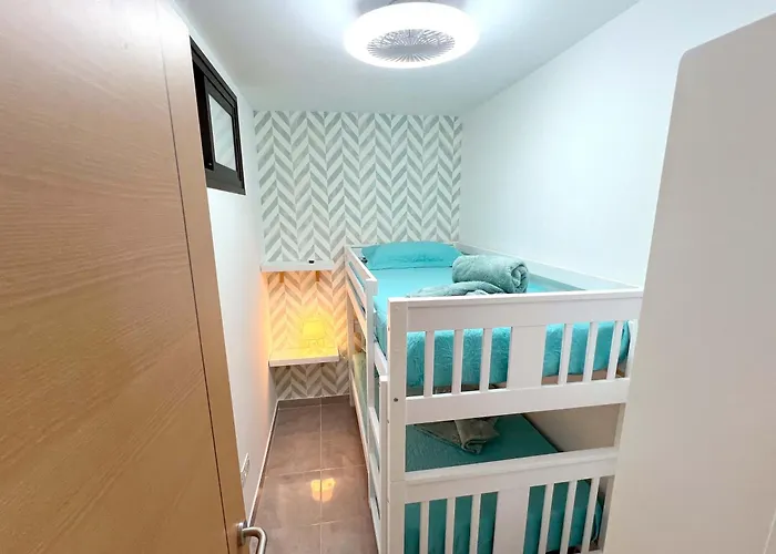 Encantador Con Terraza, Cristianos Apartman